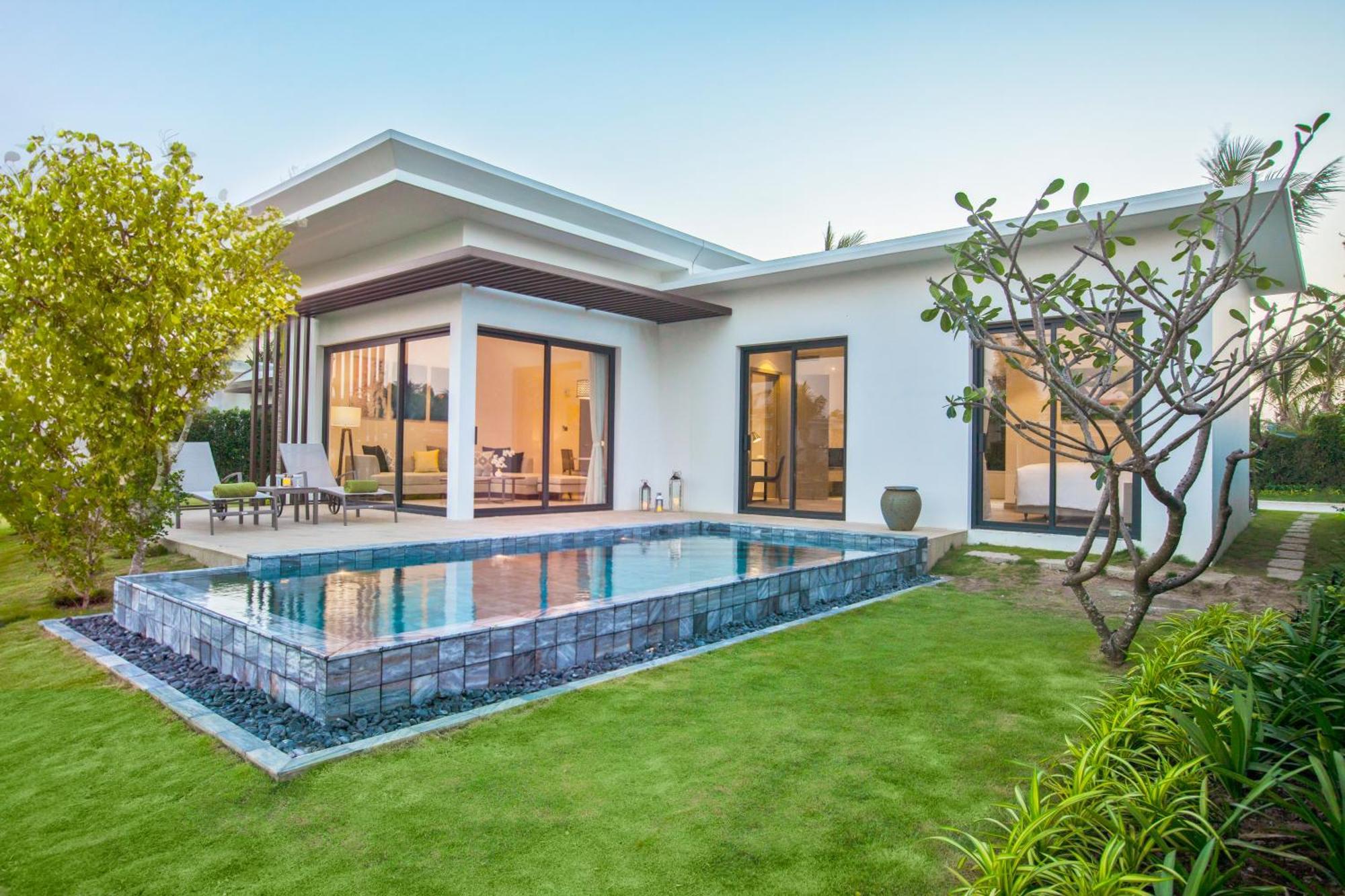 Melia Ho Tram Beach Resort Dış mekan fotoğraf A pool villa at Centara Karon Resort & Villas Phuket