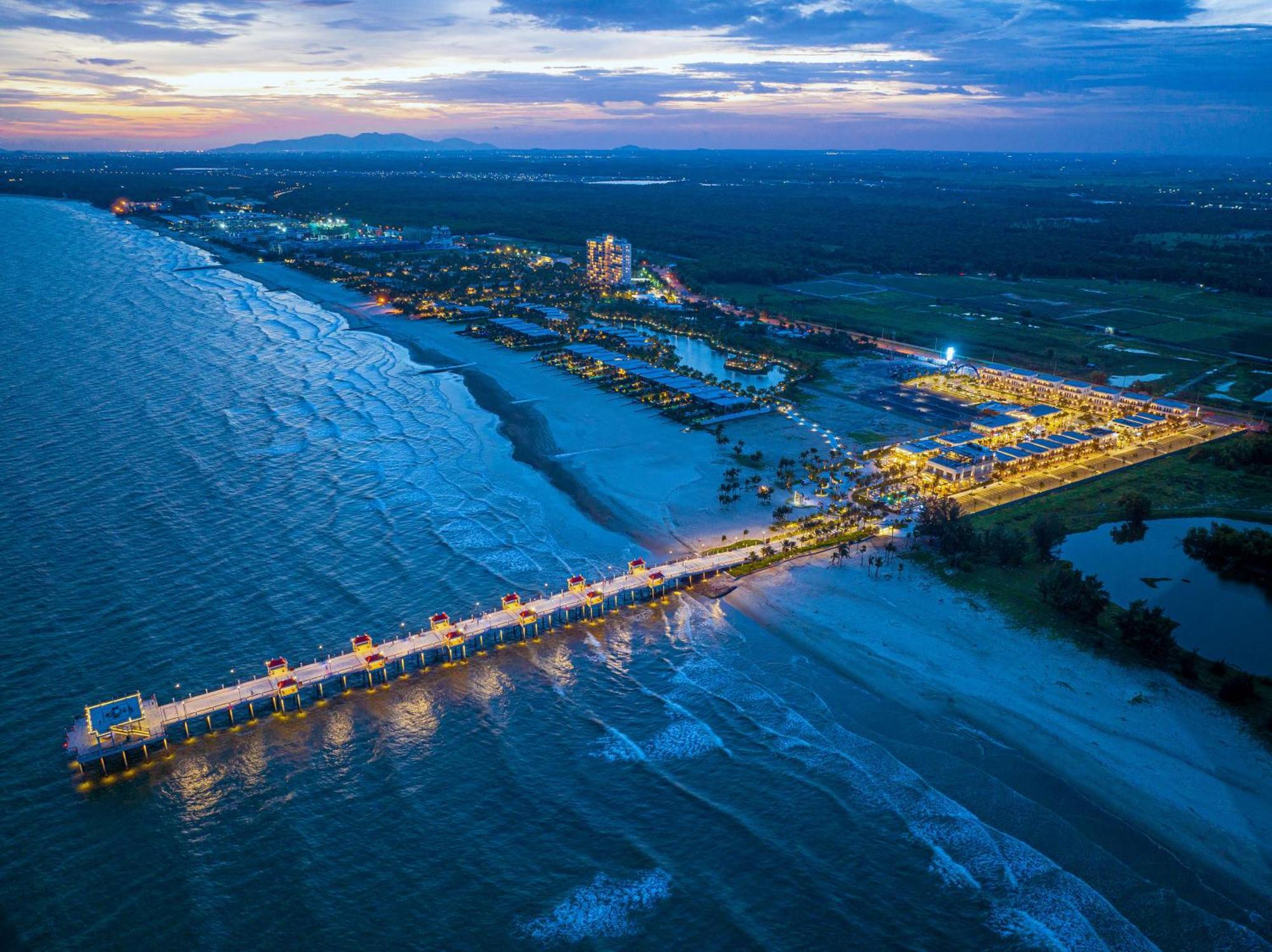 Melia Ho Tram Beach Resort Dış mekan fotoğraf Aerial view of the Gulf State Park Pier